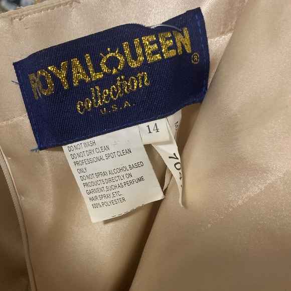 Beautiful cream colour sequined Royal Queen size 14 formal dress…. - Picture 3 of 10